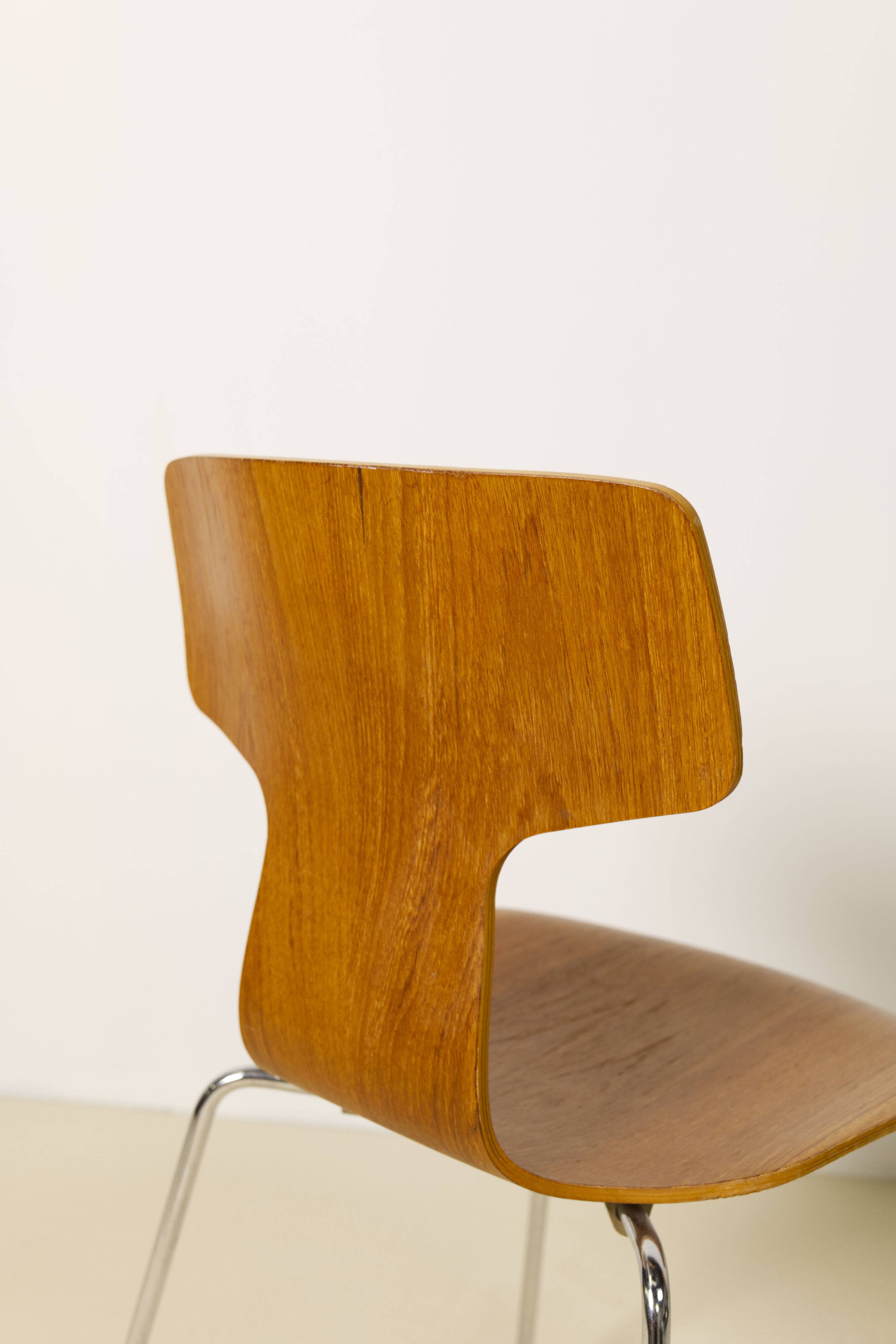 8 chaises T en teck, conçues par Arne Jacobsen pour Fritz Hansen, années 1980