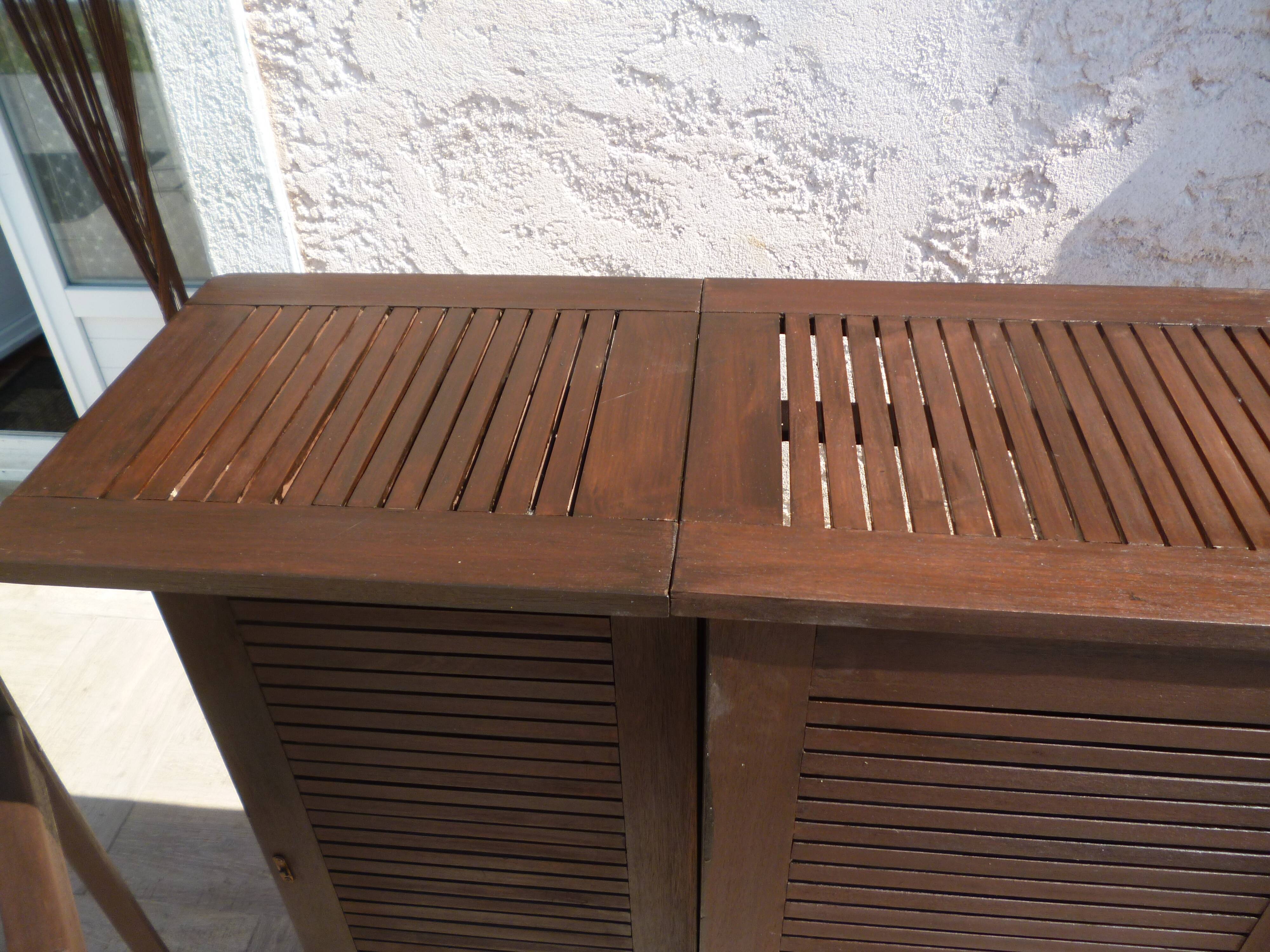 Foldable teak bar and two bar stools