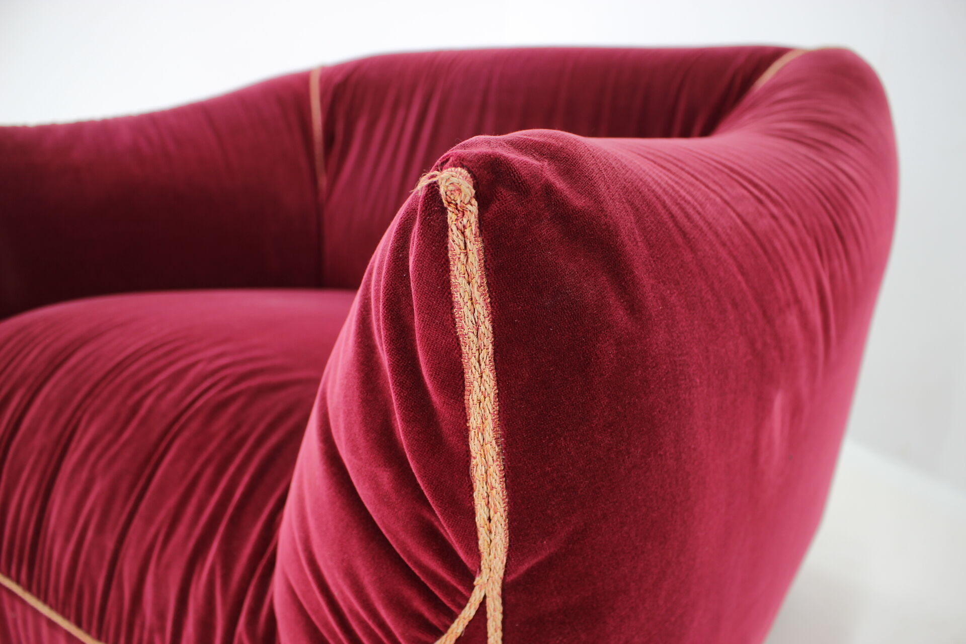 Paire de fauteuils italiens en velours années 1970