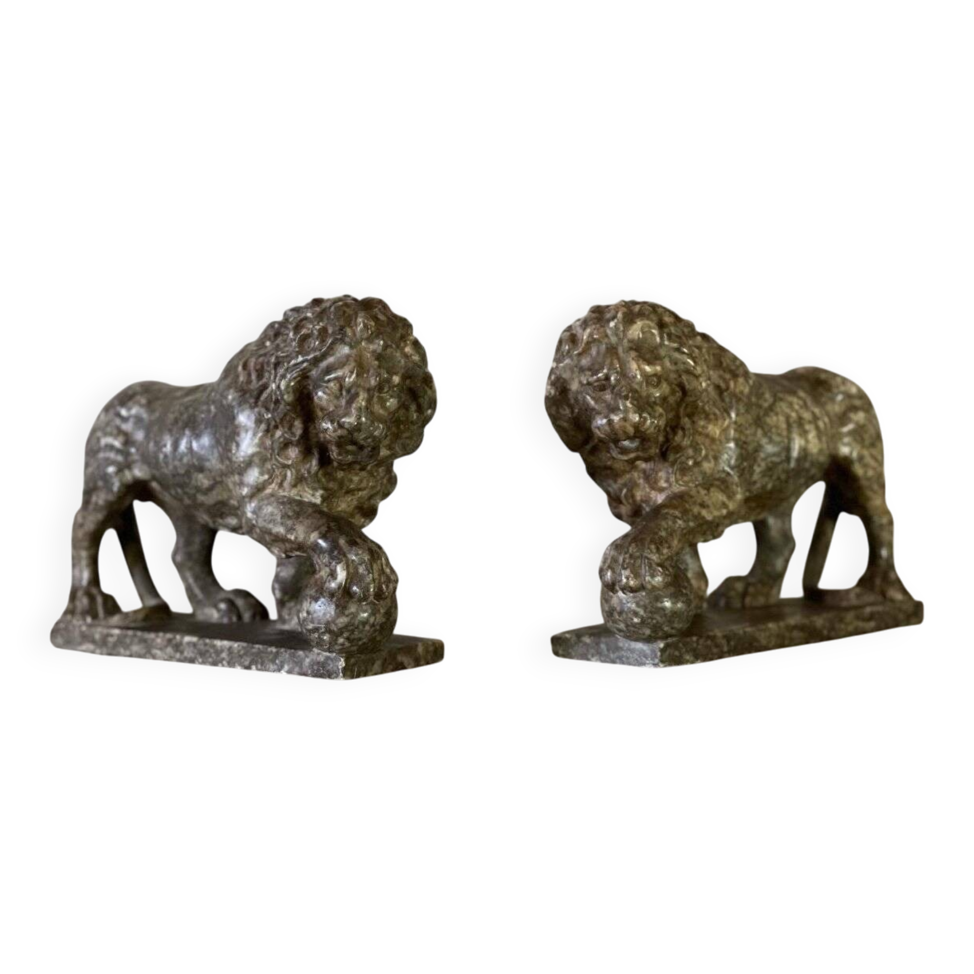 Pair of Medici lions in alabaster, Italy 19th century