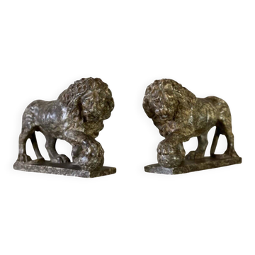 Pair of Medici lions in alabaster, Italy 19th century