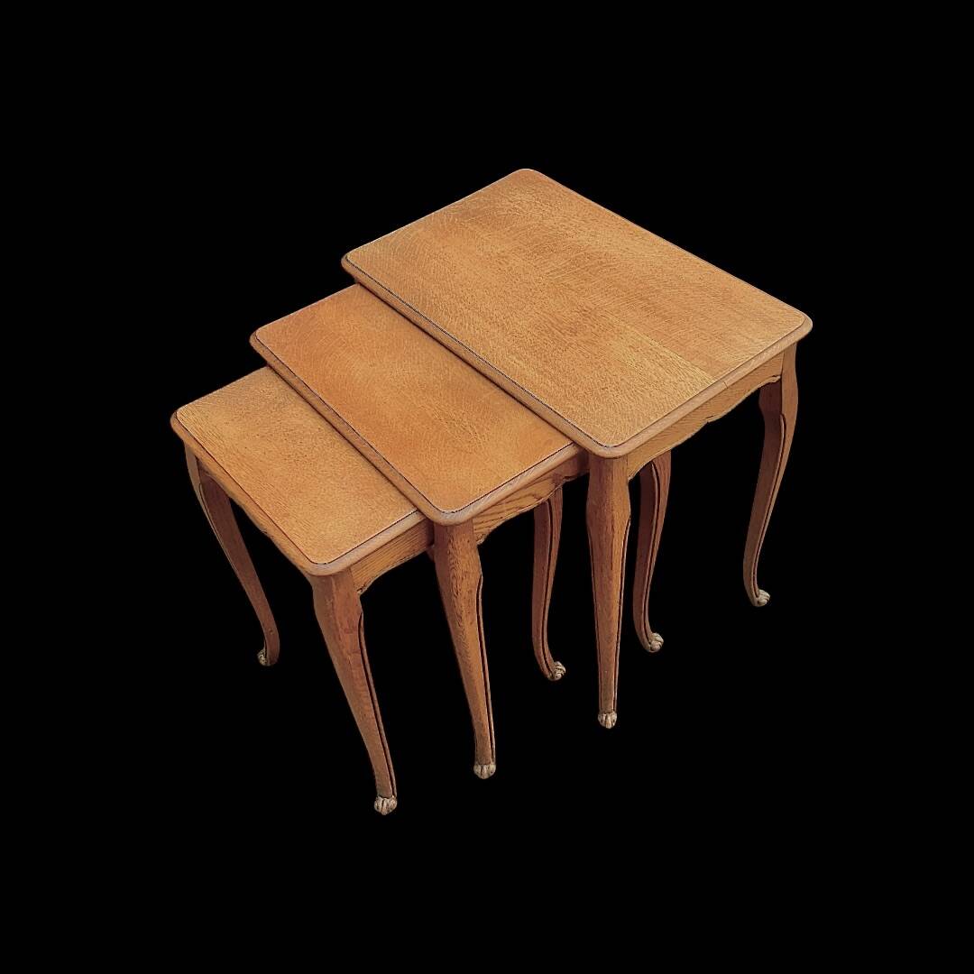 Set of three antique nesting tables in solid oak – cabriole legs