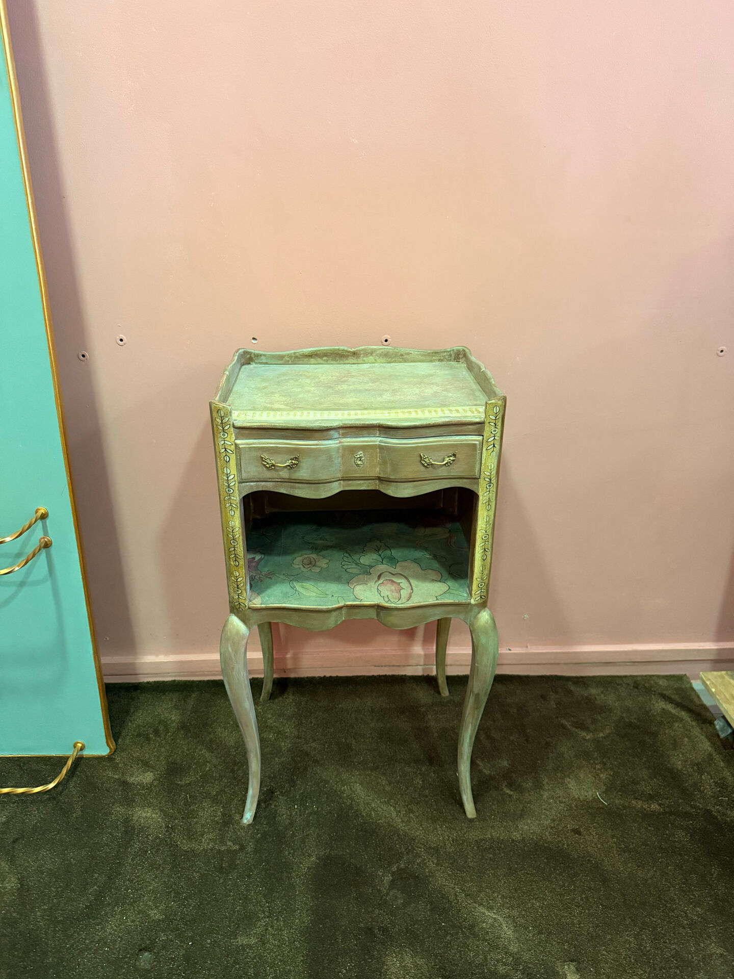 Table de chevet style Louis XV