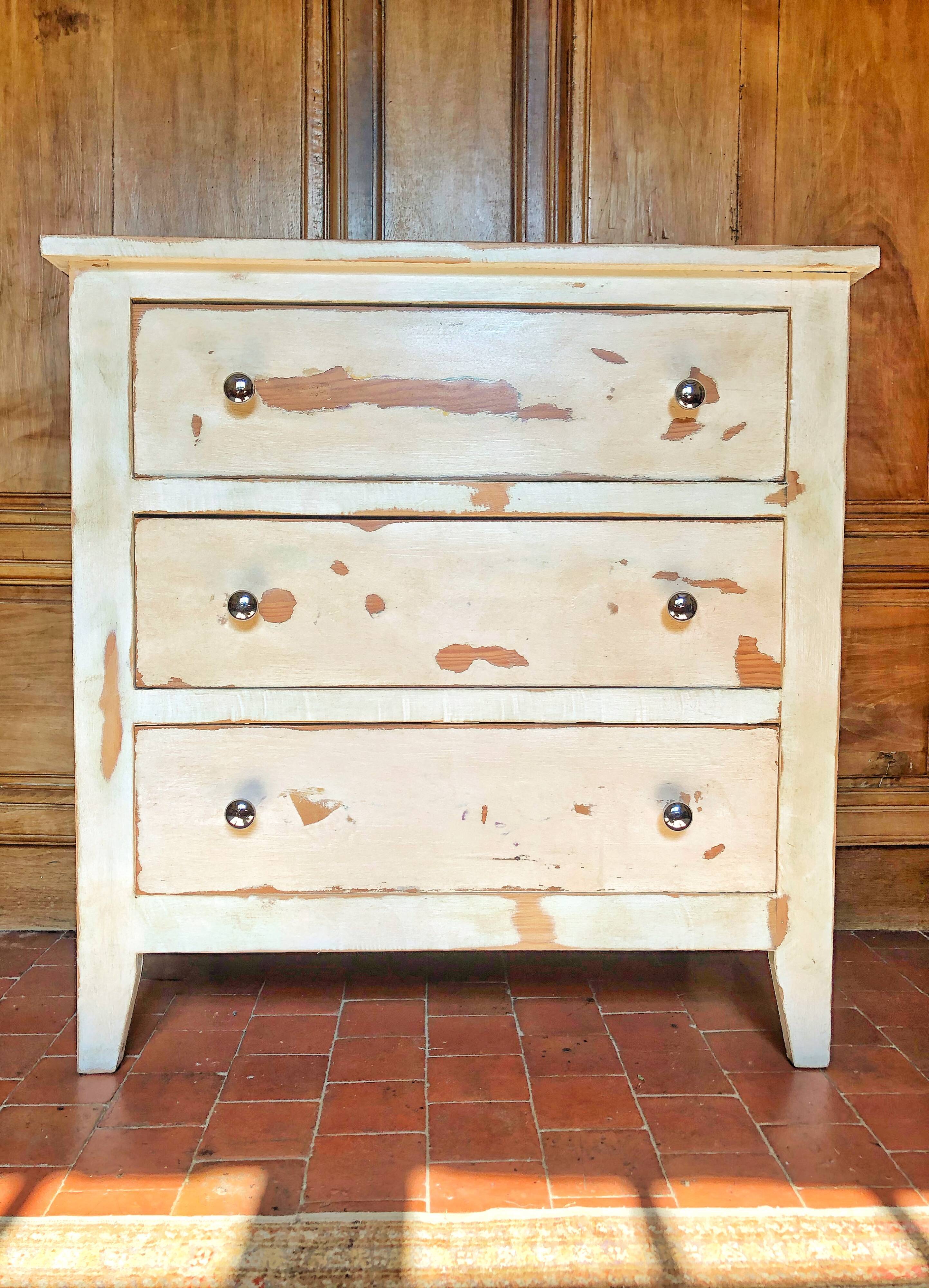 Patinated chest of drawers