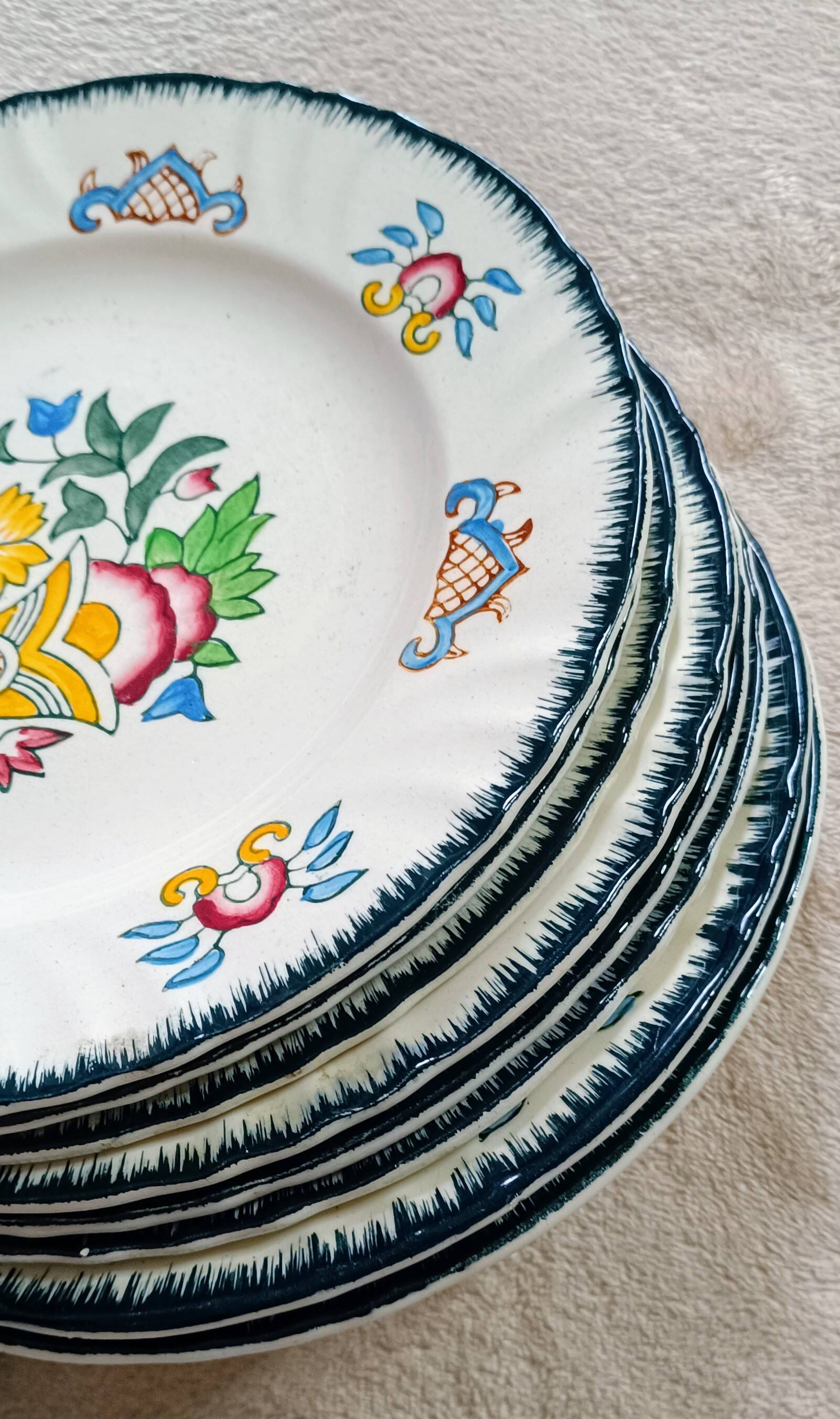 Set of 8 vintage Longwy Vieux Rouen dessert plates