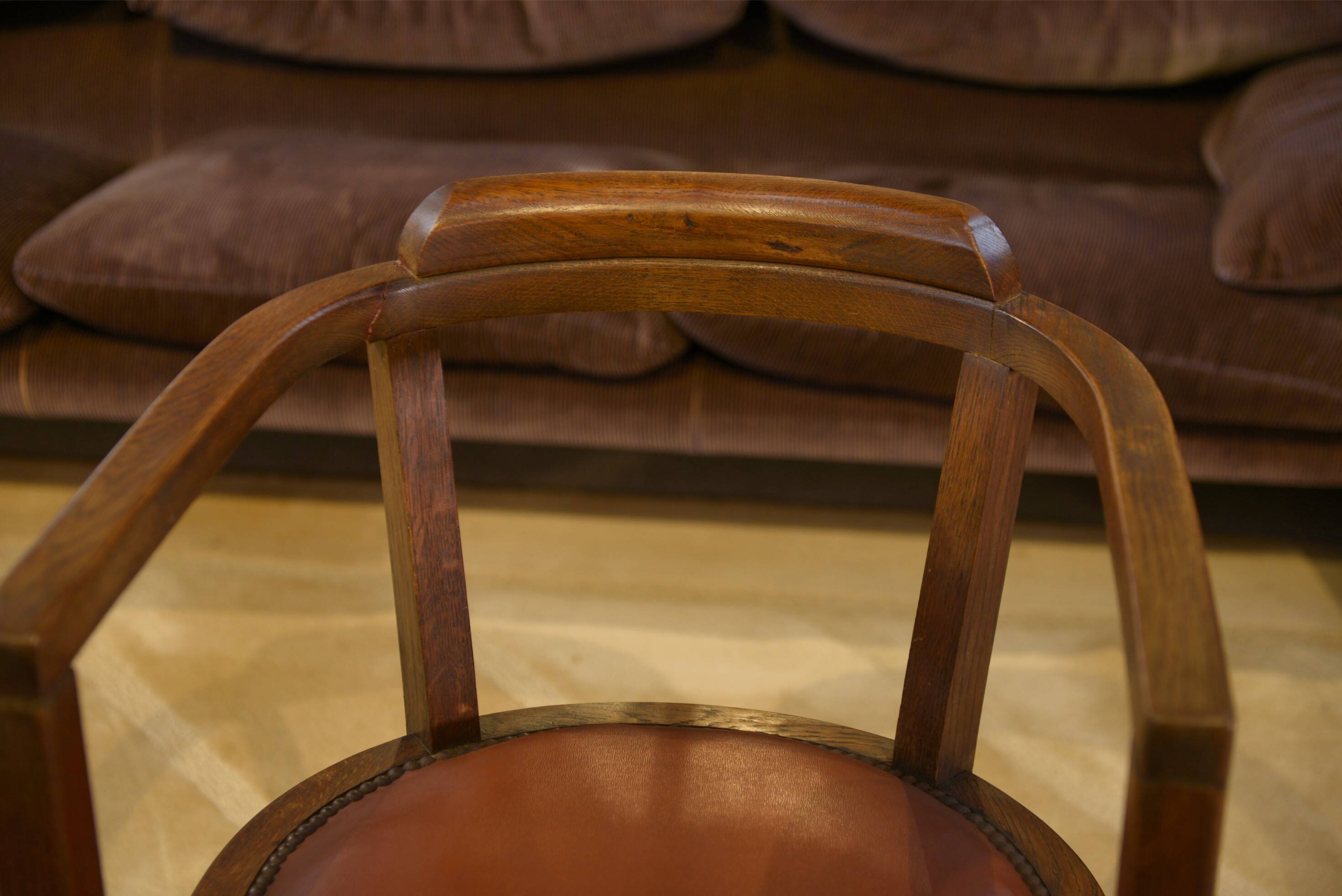 Fauteuil en chêne et skaï 1940’s