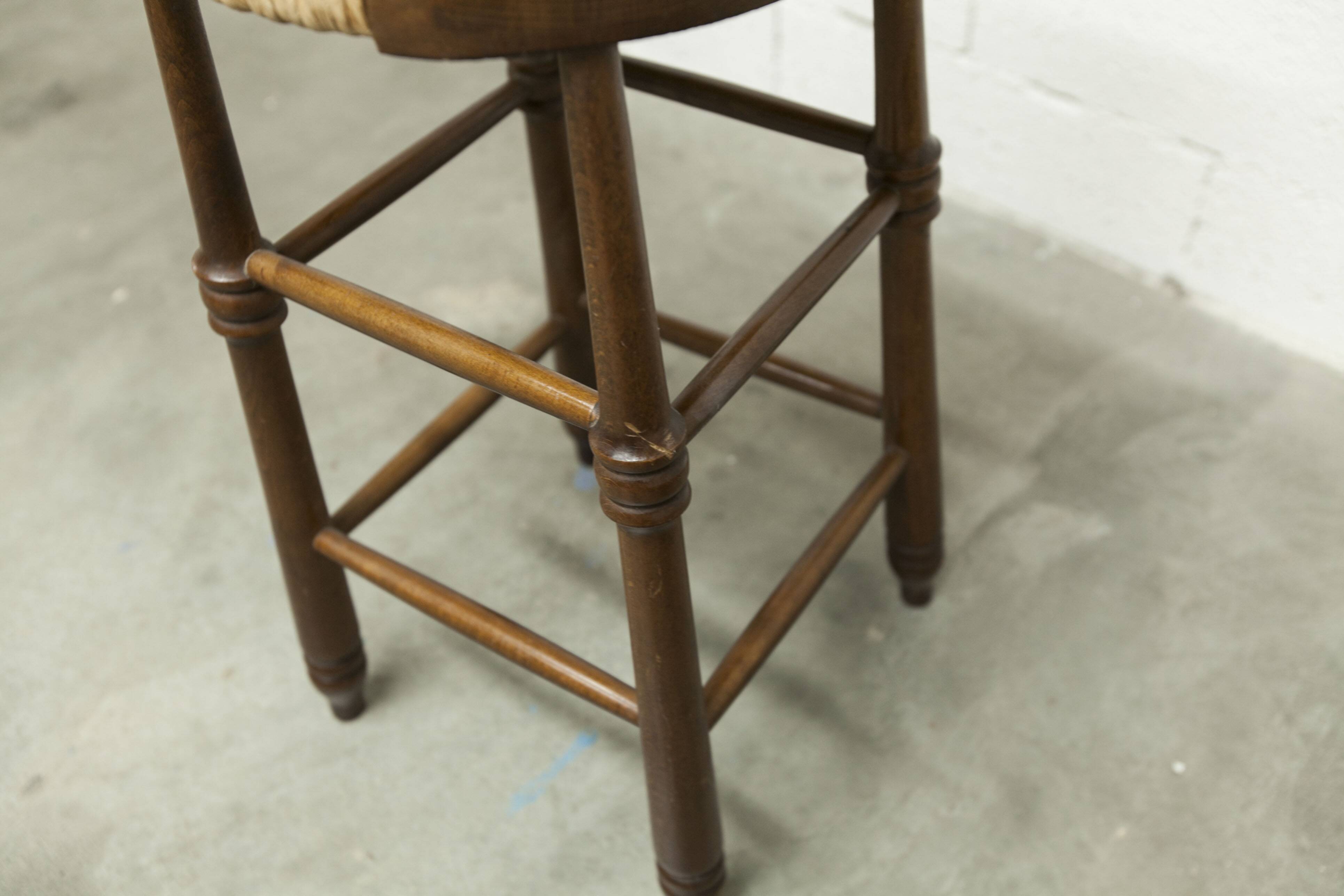 Tabouret brutaliste bois et paille 1960 59cm