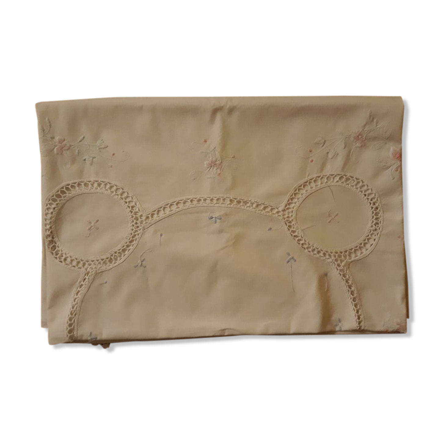 White tablecloth embroidered with lace & days