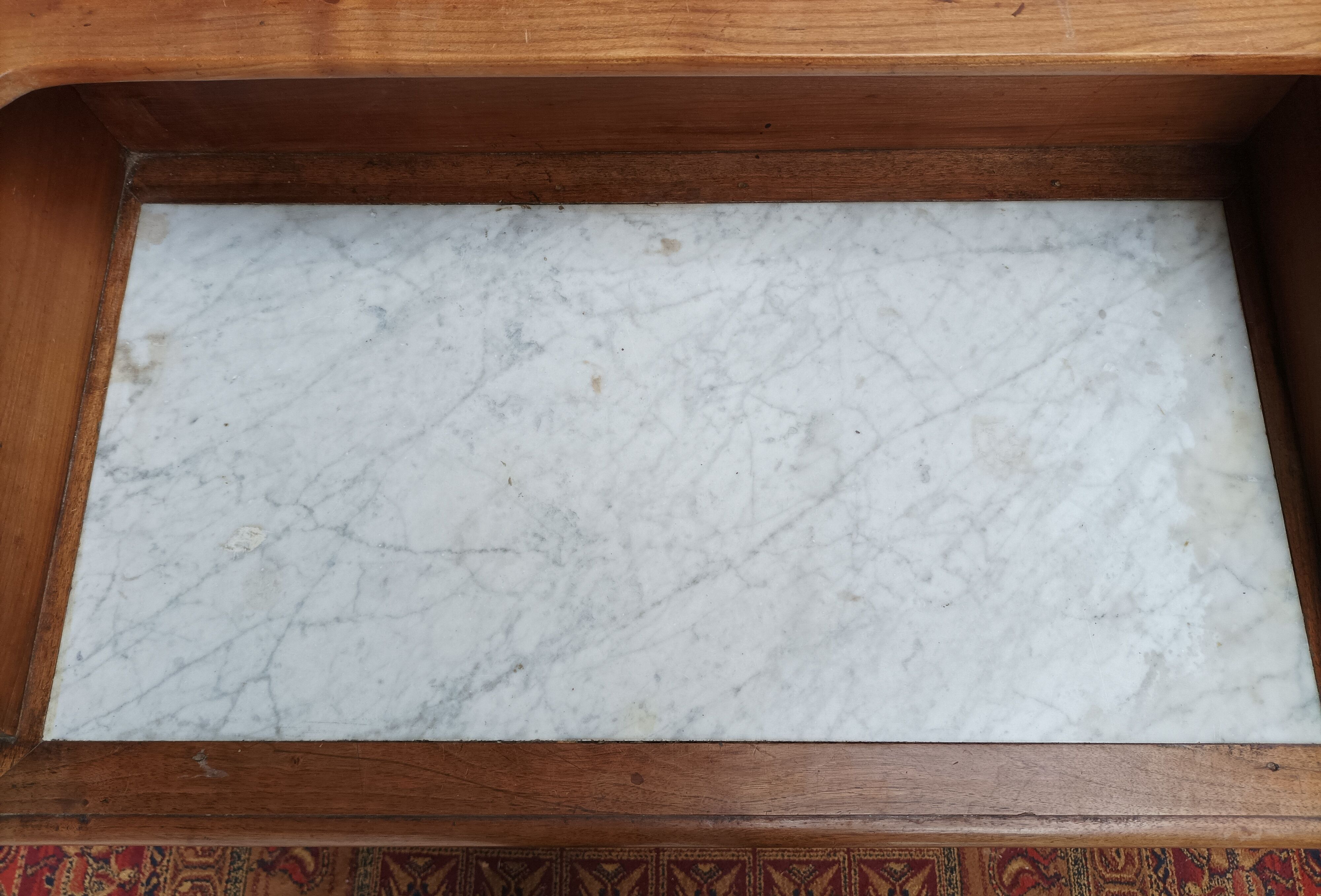 Meuble de toilette en noyer et merisier