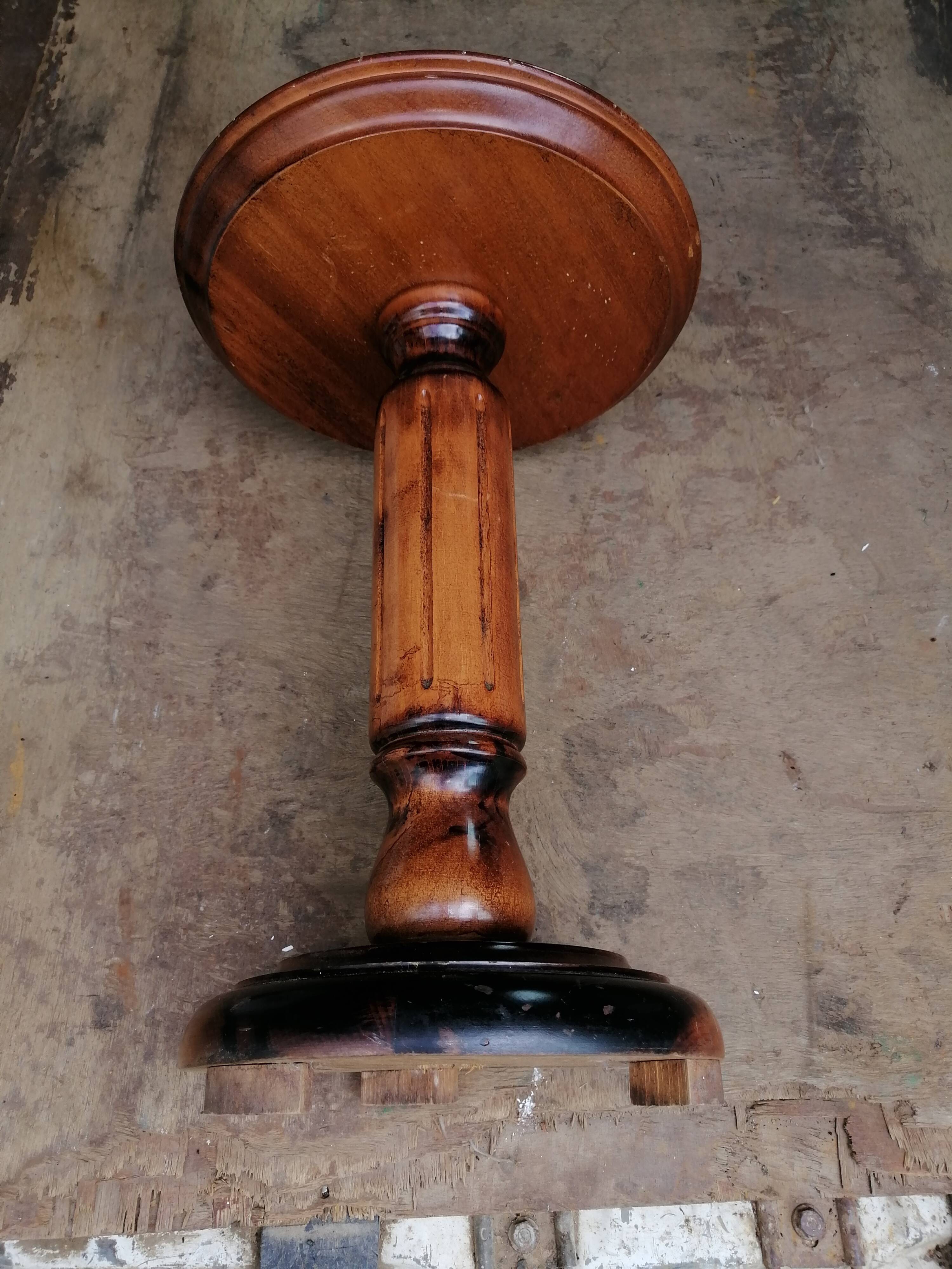 Wooden round selette