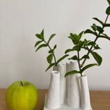 Vase pique flower with matte whitened pipe