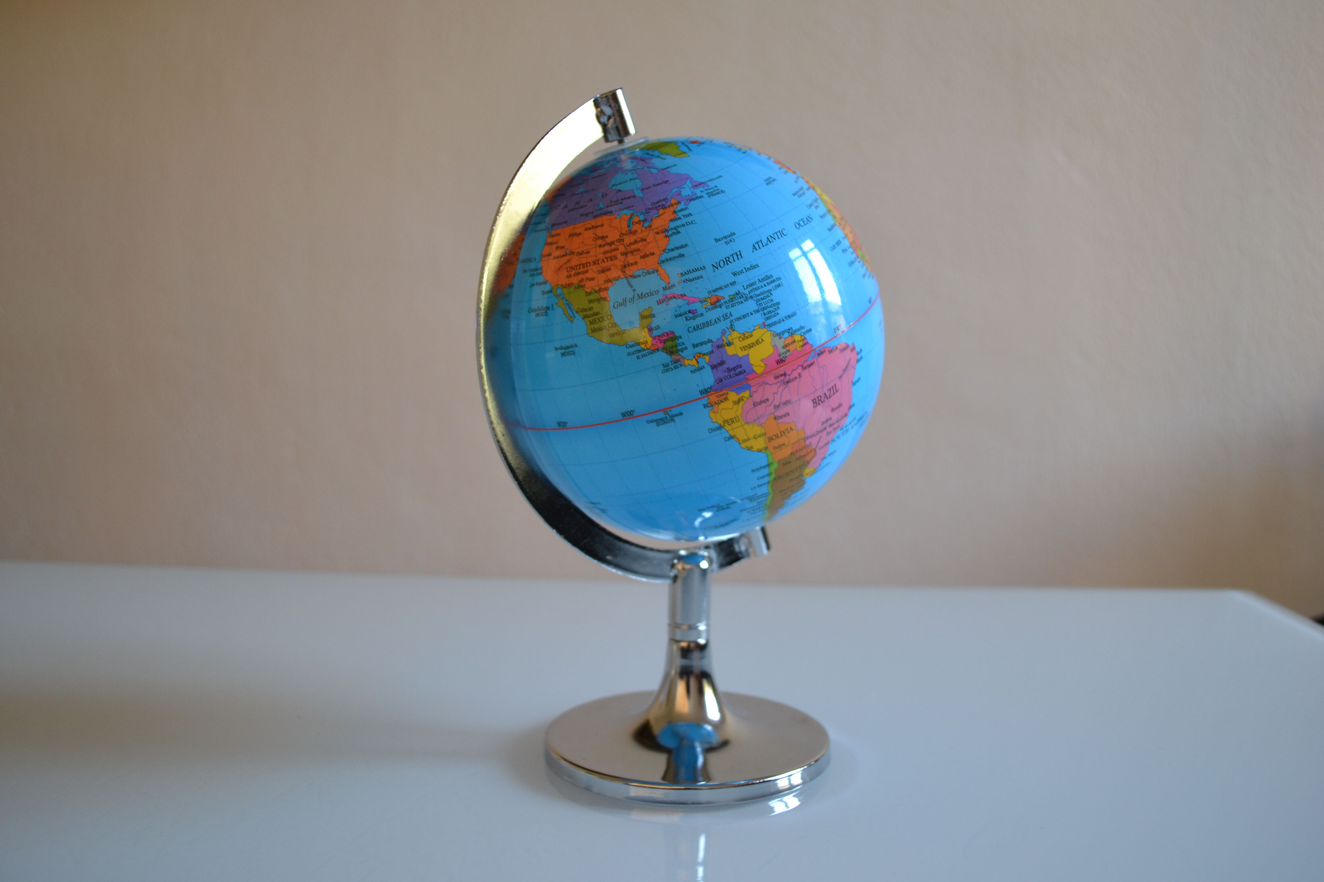 Globe vintage foot tulip
