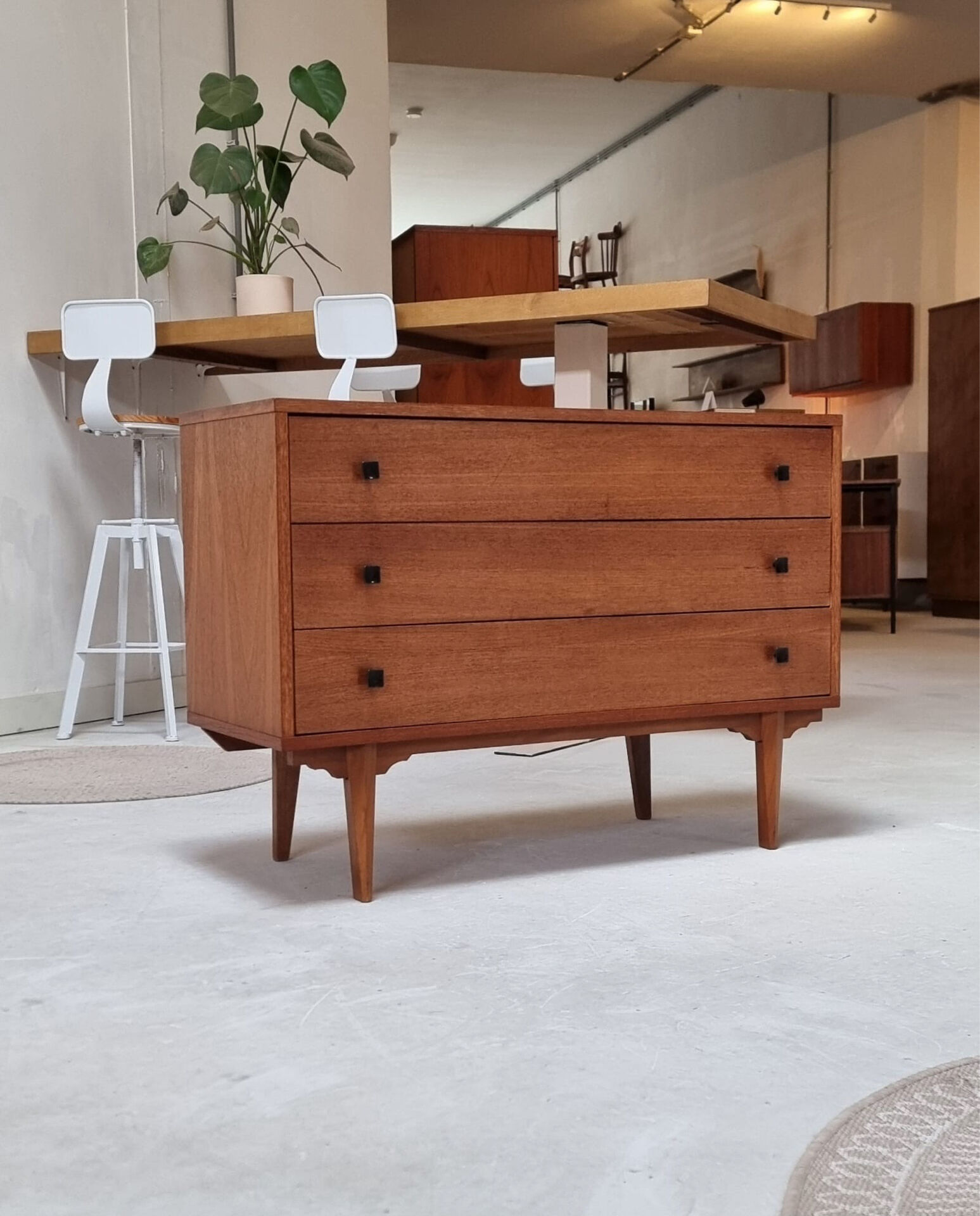 Mid-century drawer cabinet