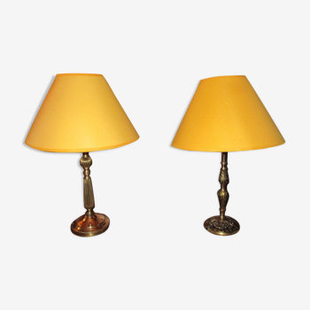 2 bedside lamps