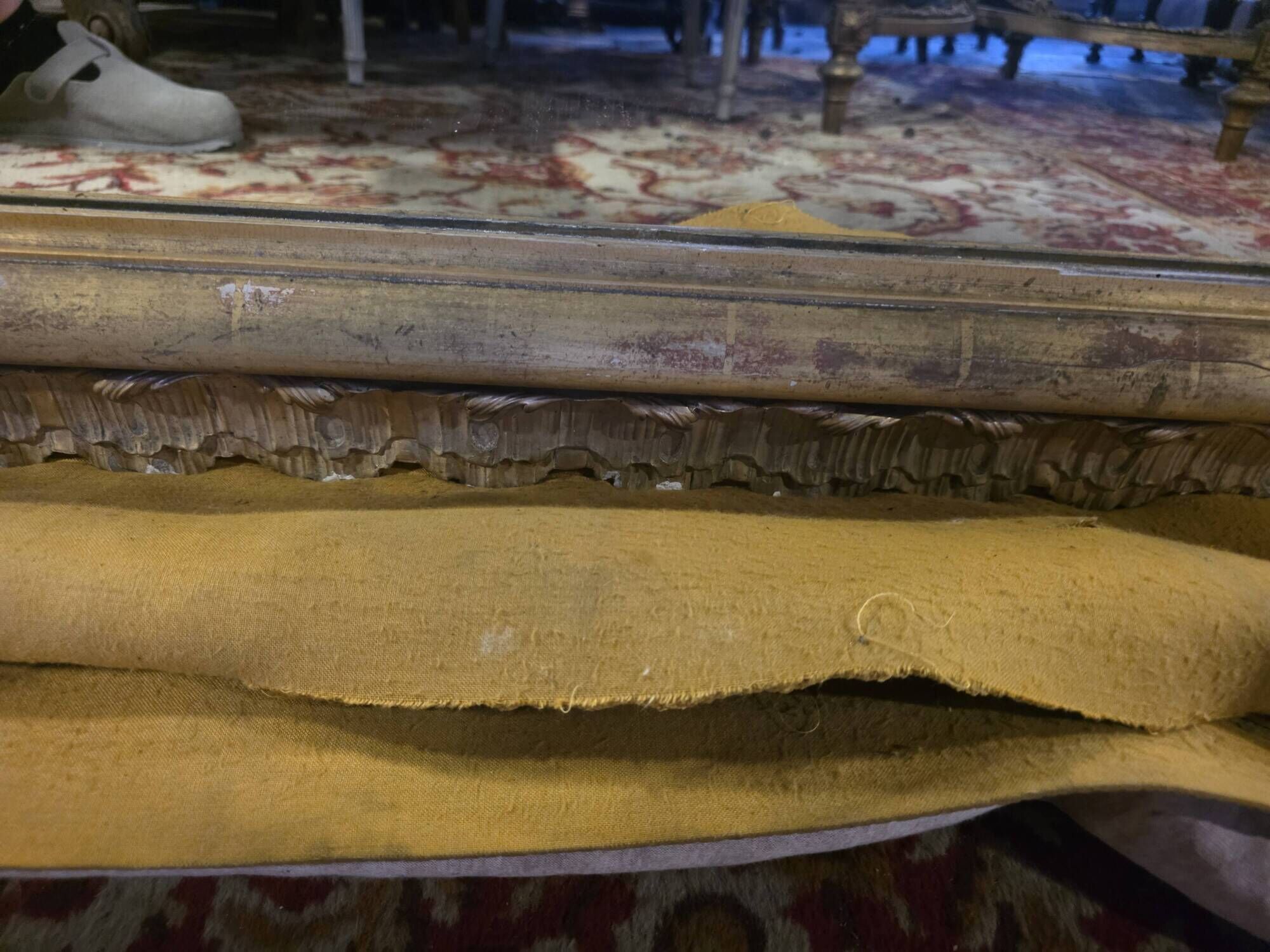 Miroir style Louis XV doré à la feuille d'or du XIXème, 181cm H
