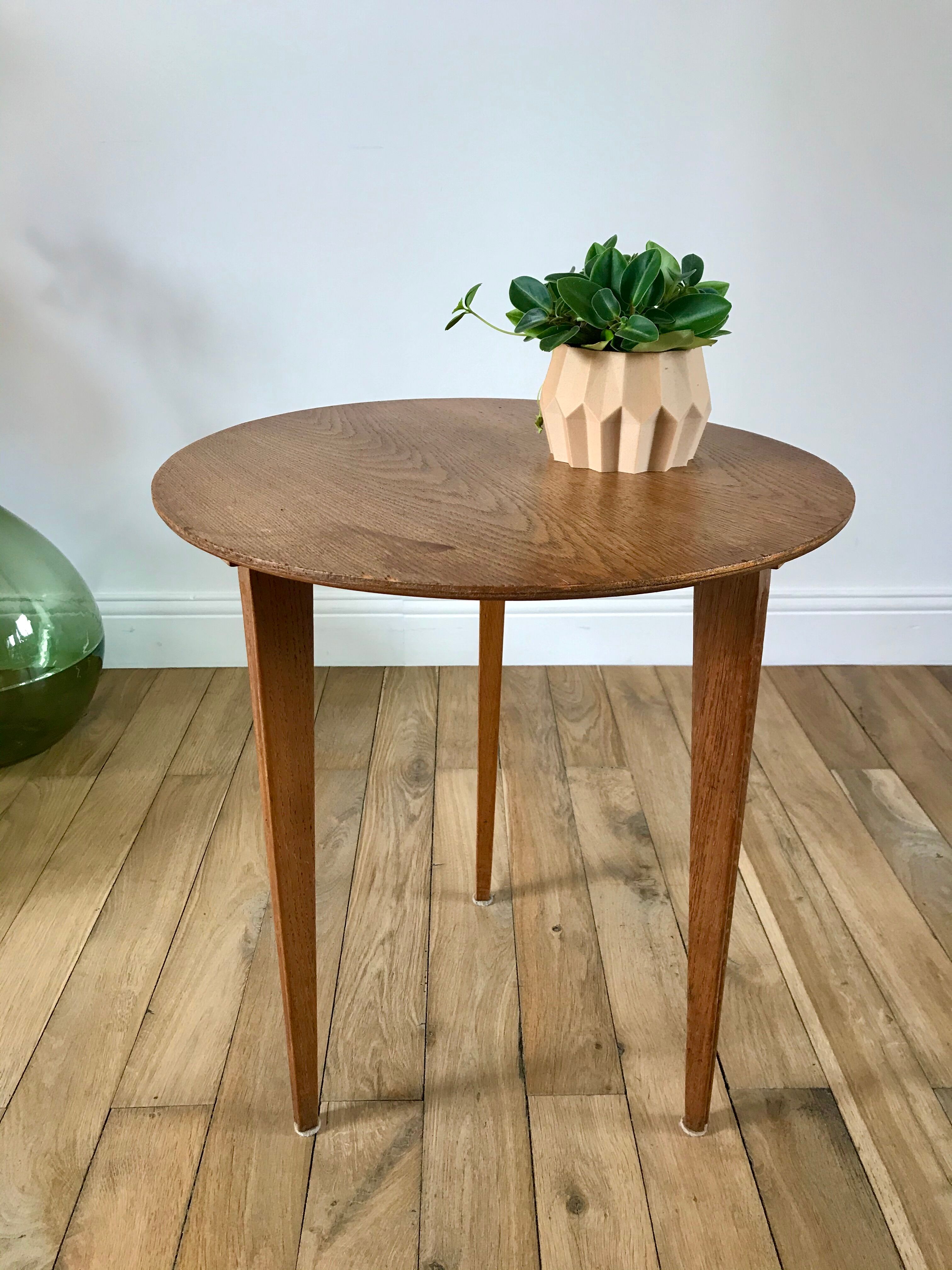 Tripod wood veneer side table 50-60s