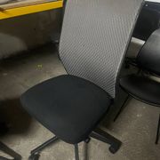 Vitra ID Trim office chair by Antonio Citterio — black mesh backrest and blue fabric seat, aluminium frame.