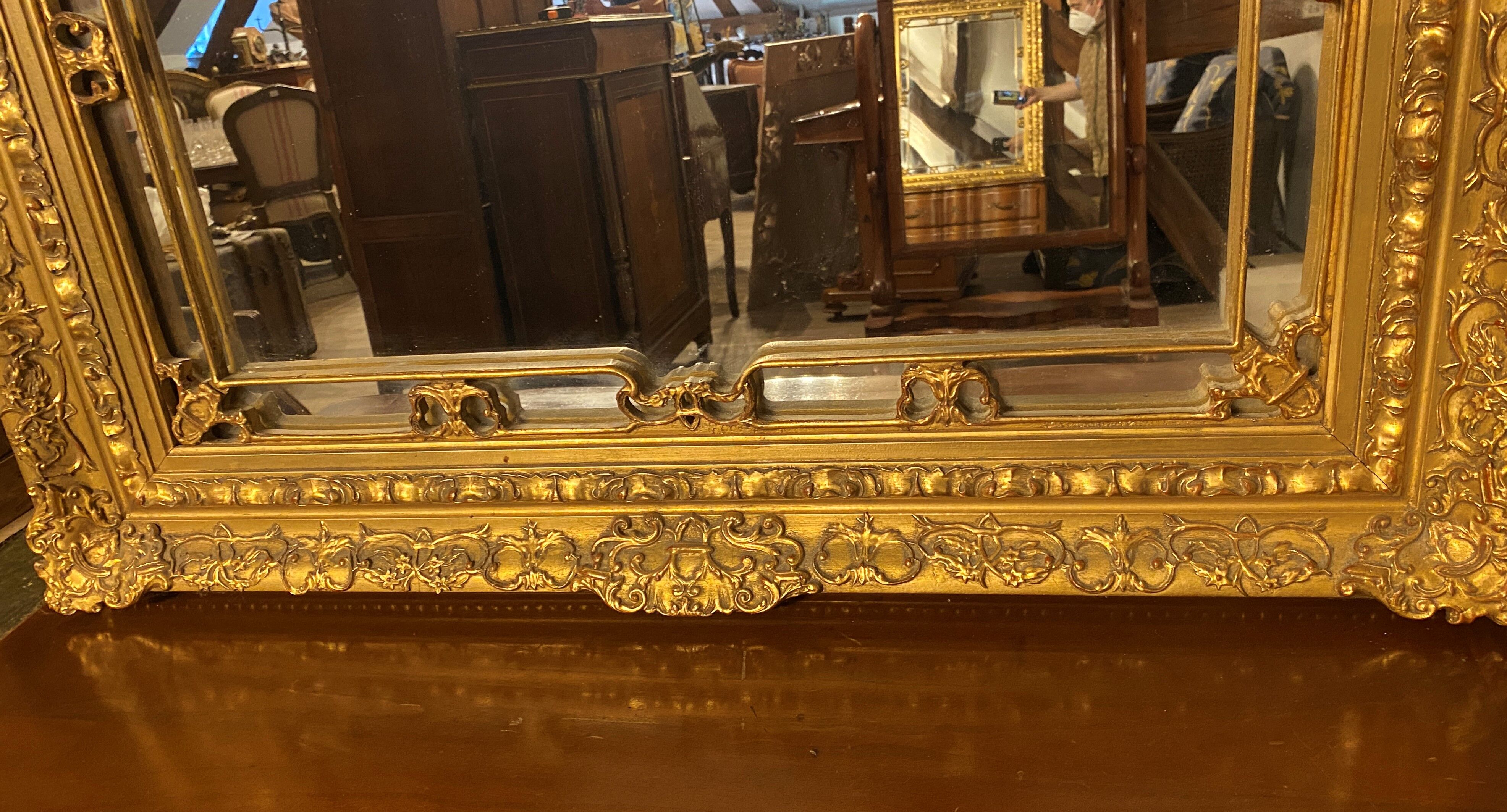 Wooden mirror with gilded stucco