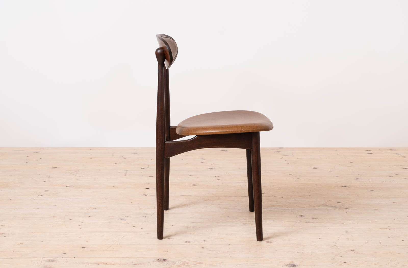 Mid Century Modern Dining Set, Round Table with 4 Fredrik Kayser Chairs