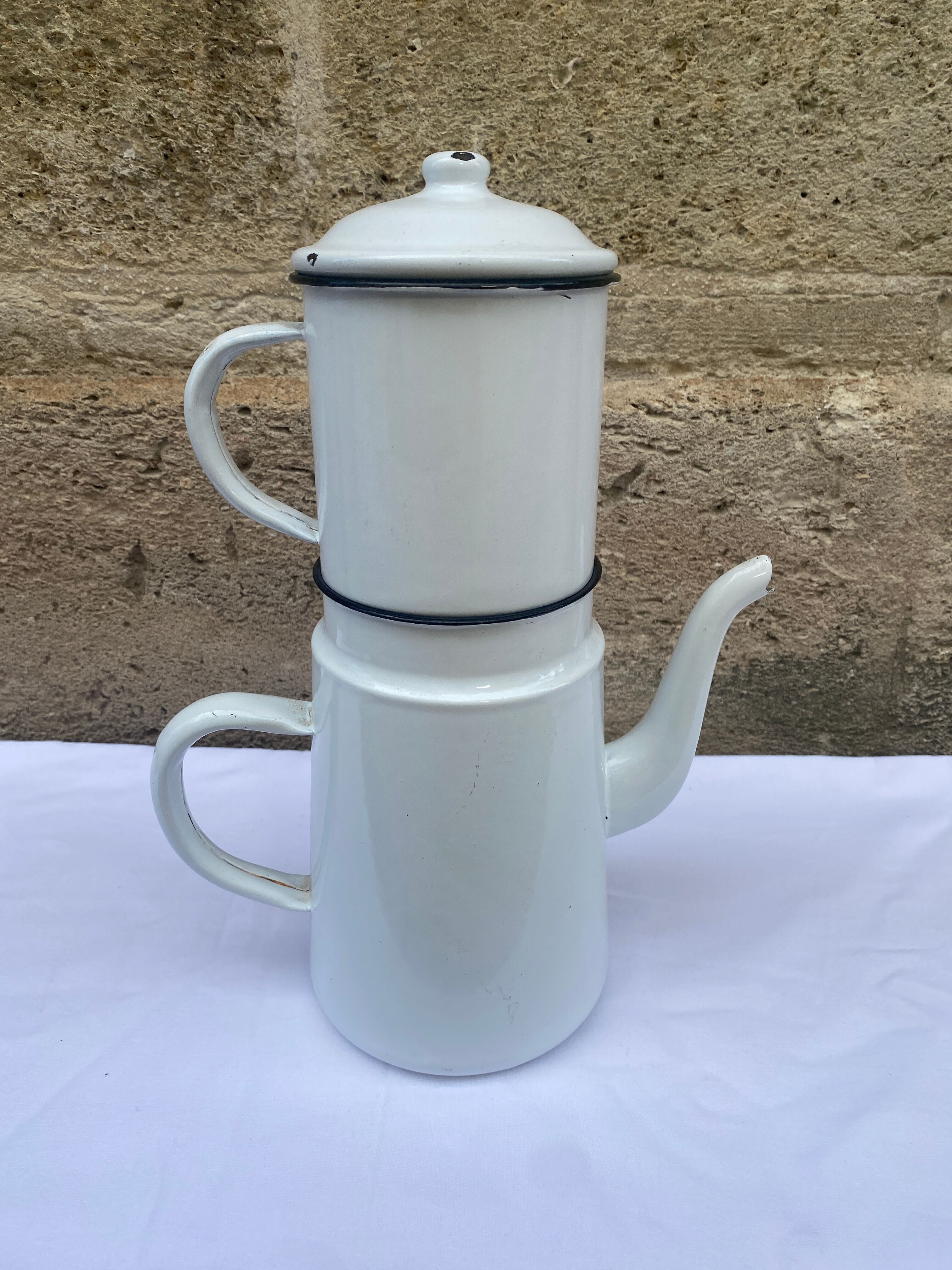 White enamelled coffee maker