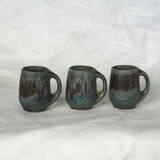 Lot de 3 mugs miniature en grès gris-vert - Denbac - début XXème