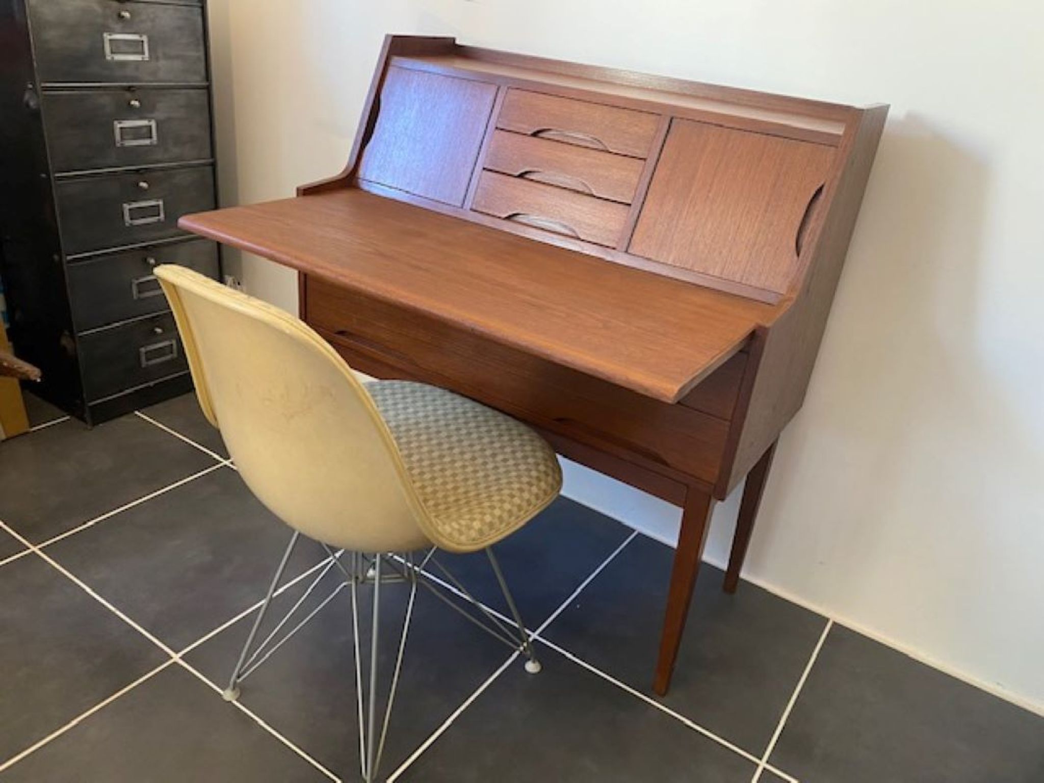 Scandinavian in vintage Danish teak from the 60s