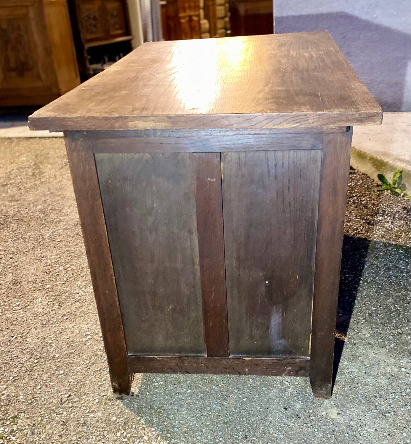 Antique American-style vintage desk with pedestal