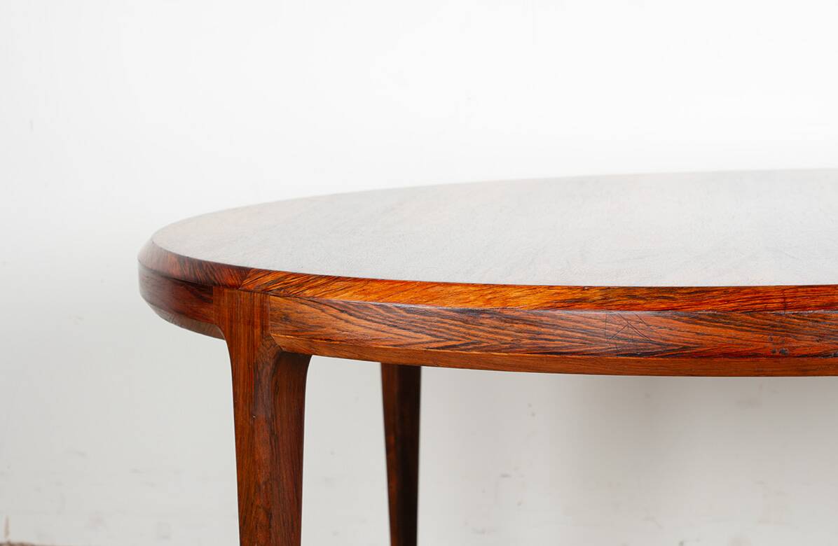 Danish round rosewood coffee table model 283 by Johannes Andersen.