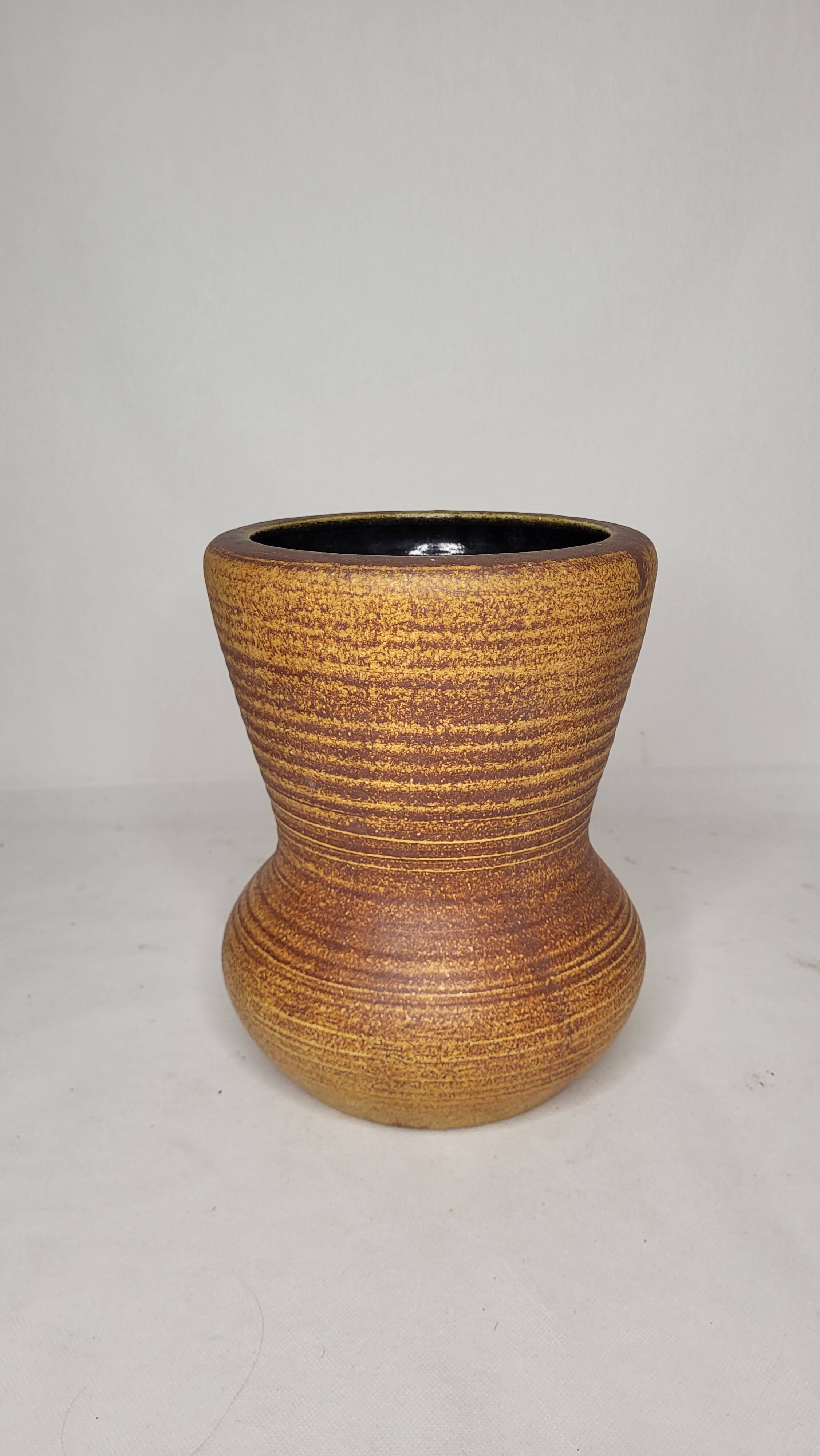Accolay ceramic vase
