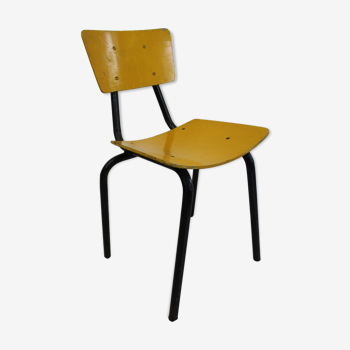 Chaise d'école jaune