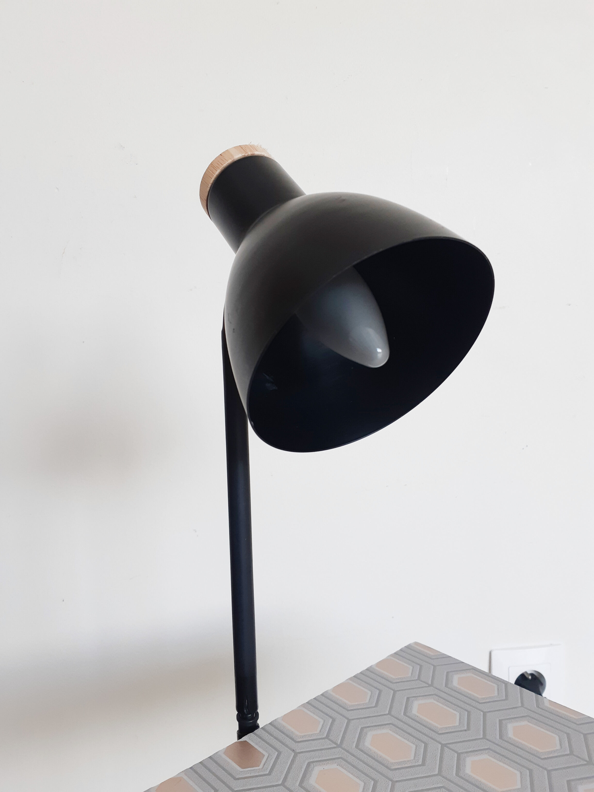 Table d'appoint avec lampe