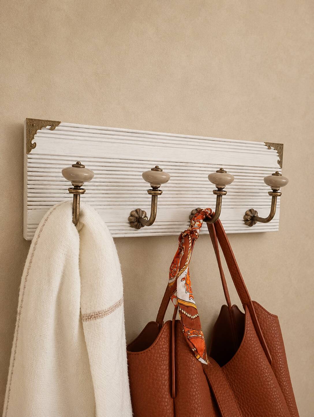 Vintage wall coat rack 40 cm – 4 metal hooks and ceramic knobs