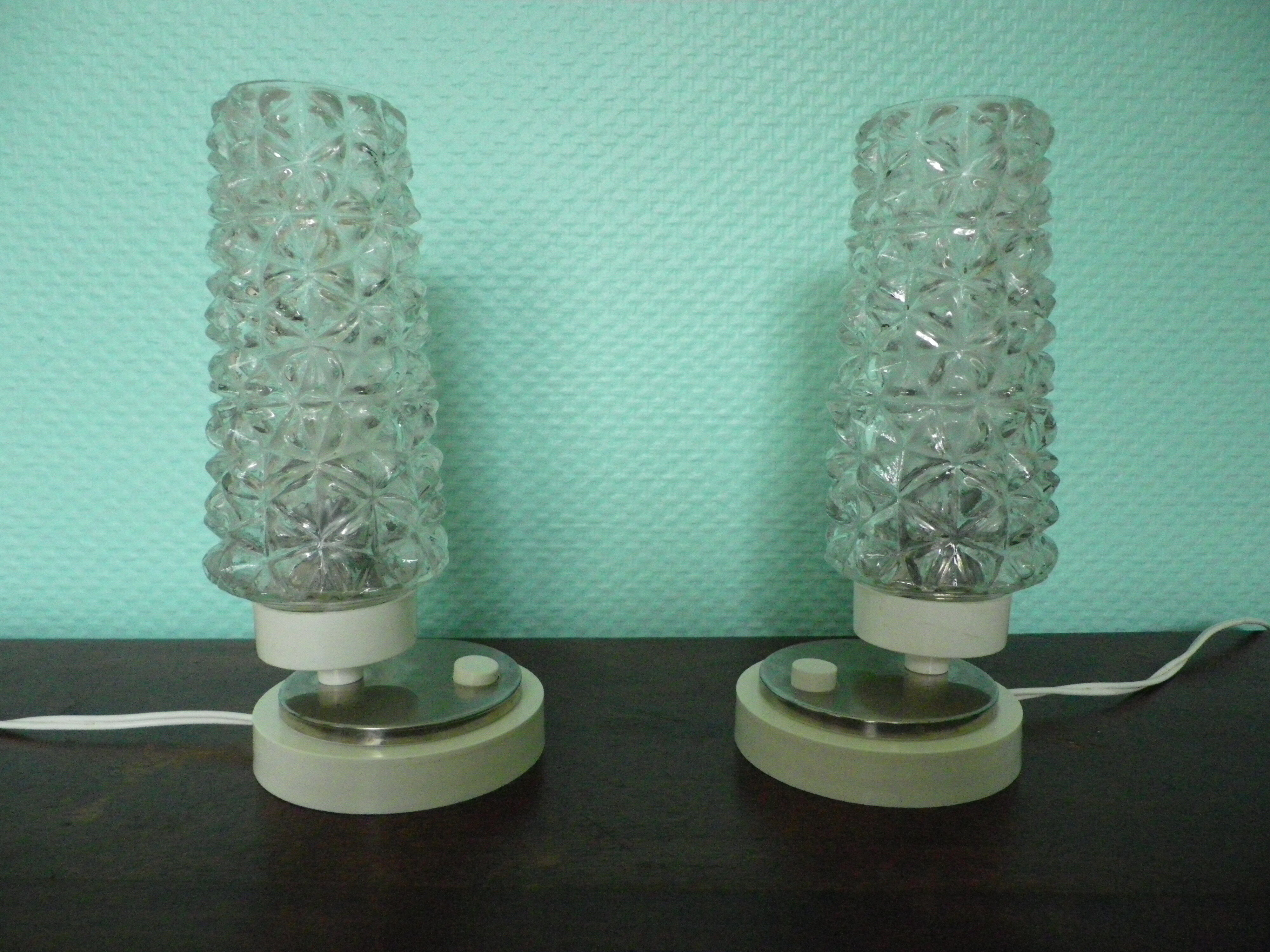 2 Vintage cathedral glass bedside lamps - 50s
