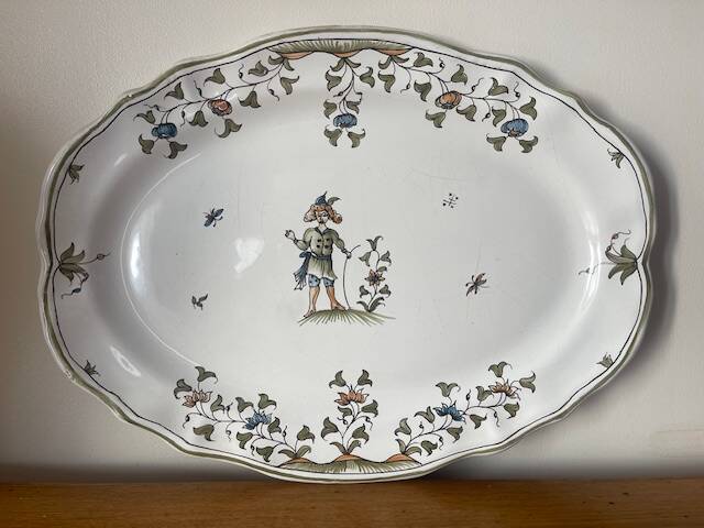 Large earthenware dish from Moustiers, signed Féret