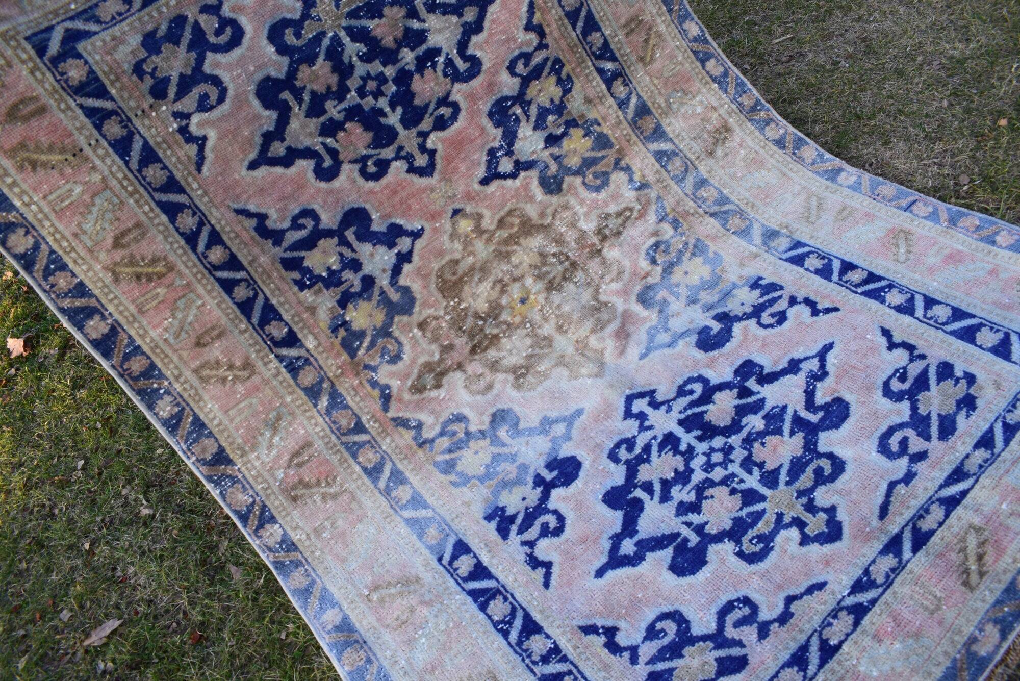 Vintage Turkish handmade rug 142x210 cm