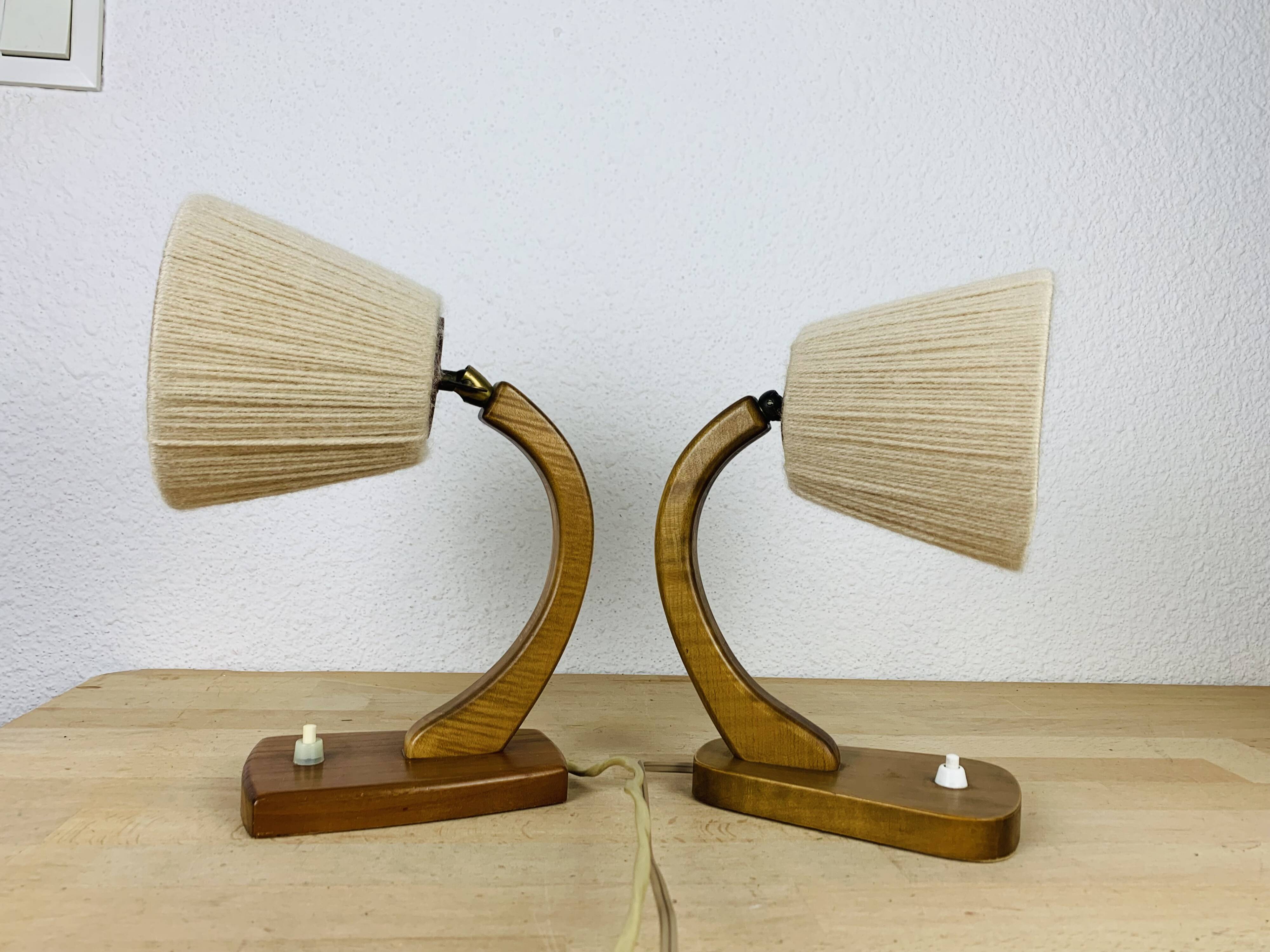 Paire de lampes art déco bois courbé et laine