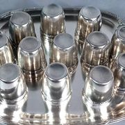 Ancien service à liqueur métal argenté / doré 12 gobelets, plateau + écrin