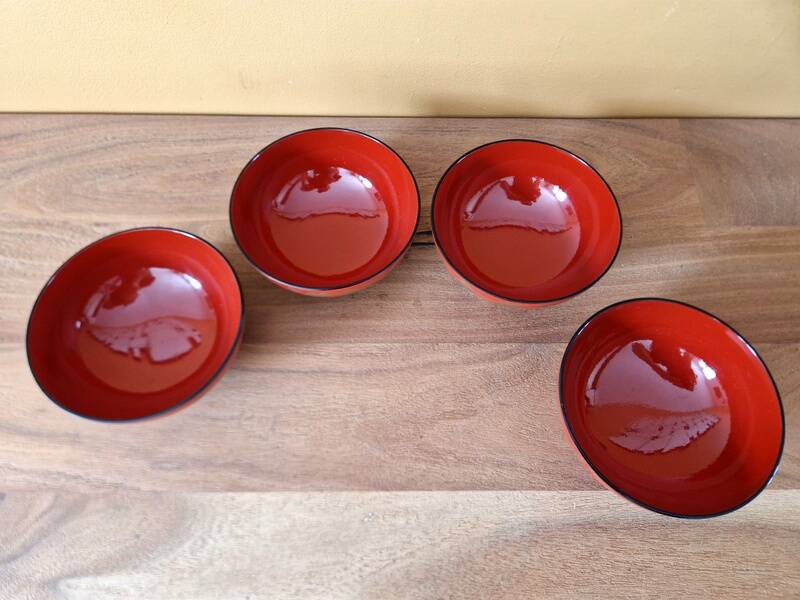 Japan - Series of 4 rice bowls - In red and gold lacquered wood - Meiji period work (1868-1912)