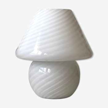 Lampe Murano "Vetri" mushroom blanche à rayures tournées