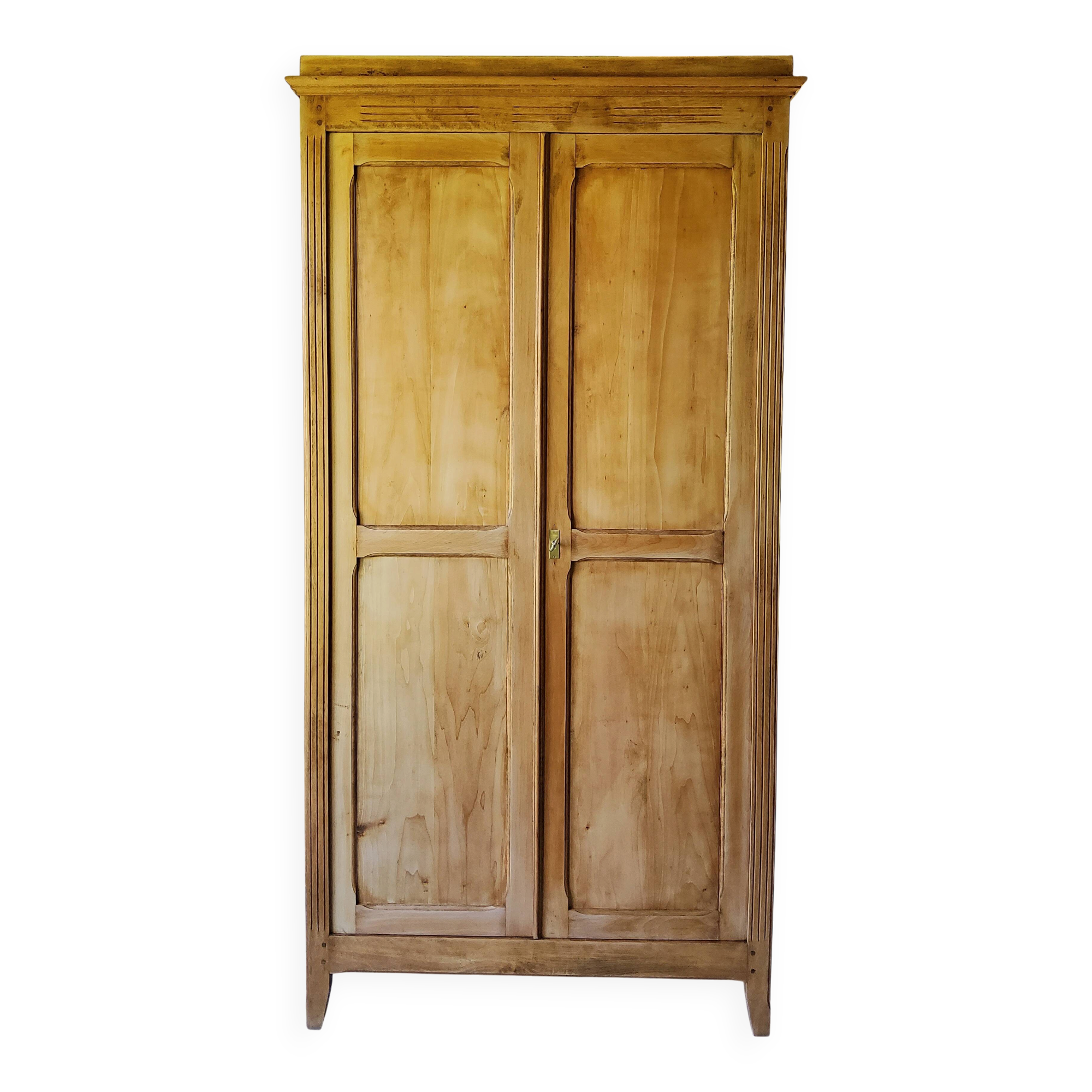 Armoire parisienne