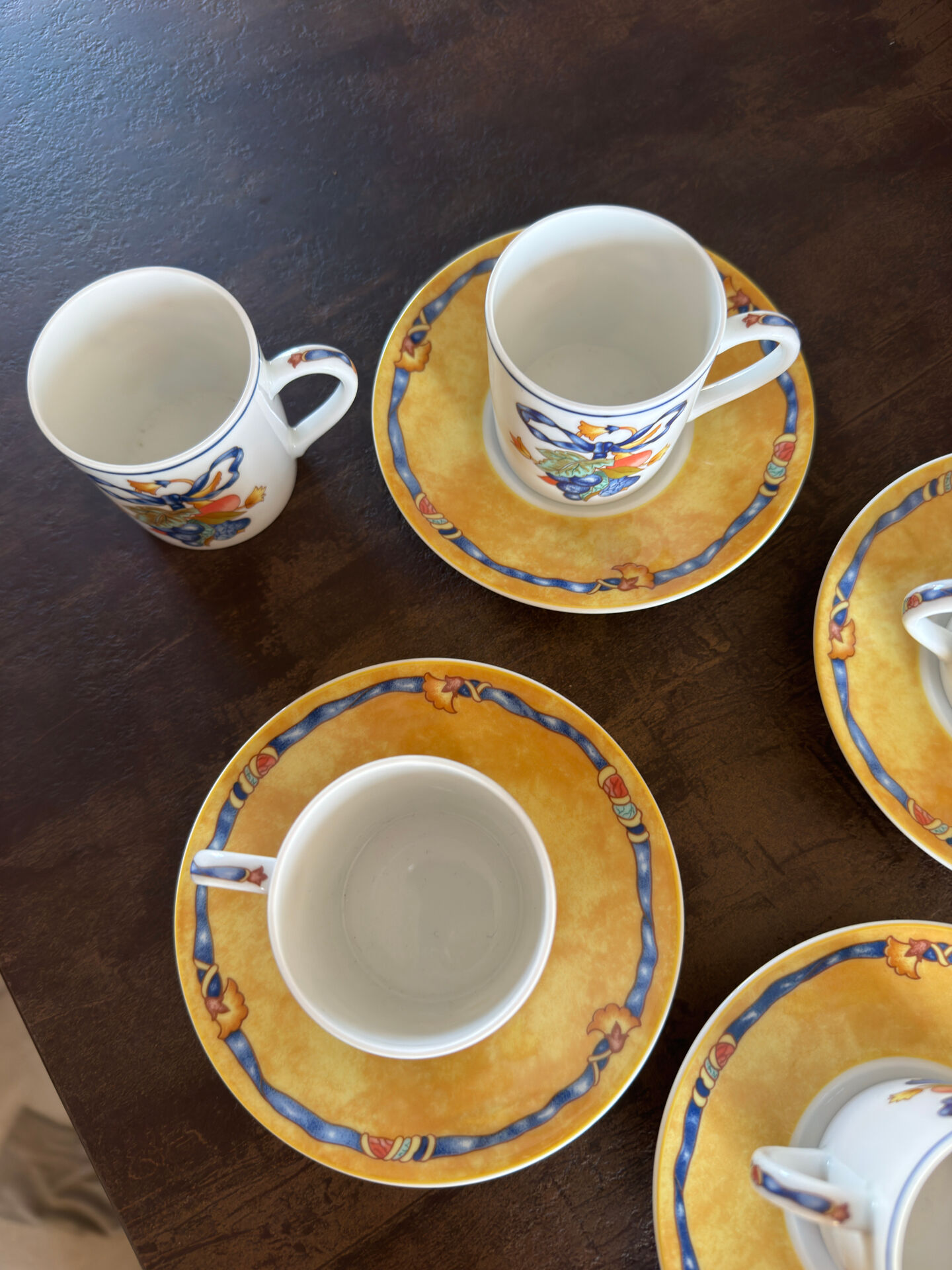 Bernardaud Limoges Borghèse – 5 cups + 4 saucers in porcelain