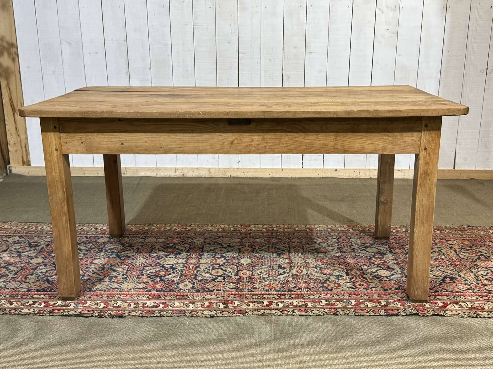 Extendable oak table from the 1930s with Gothic decoration.