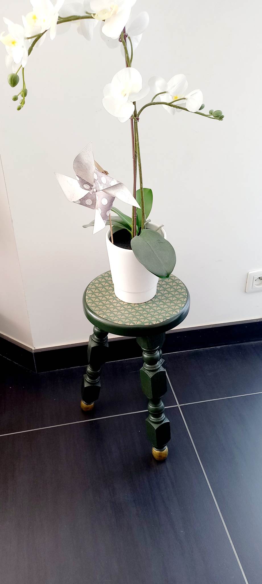 Vintage tripod stool