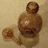 Carafe en verre soufflé violet Biot