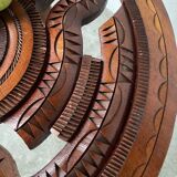 Table basse années 60 tripode bois ciselé