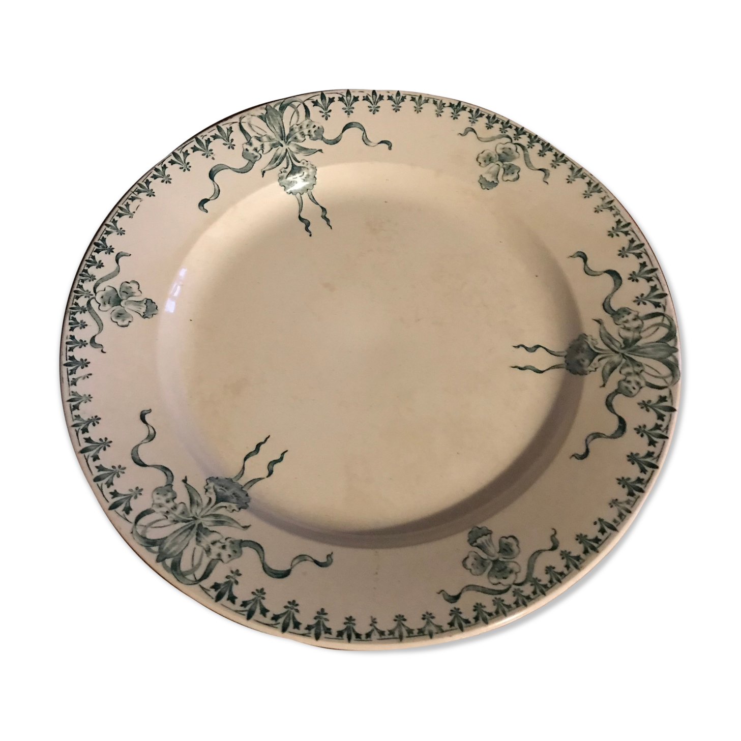 Round porcelain dish from Gien Terre de fer model "Venice"