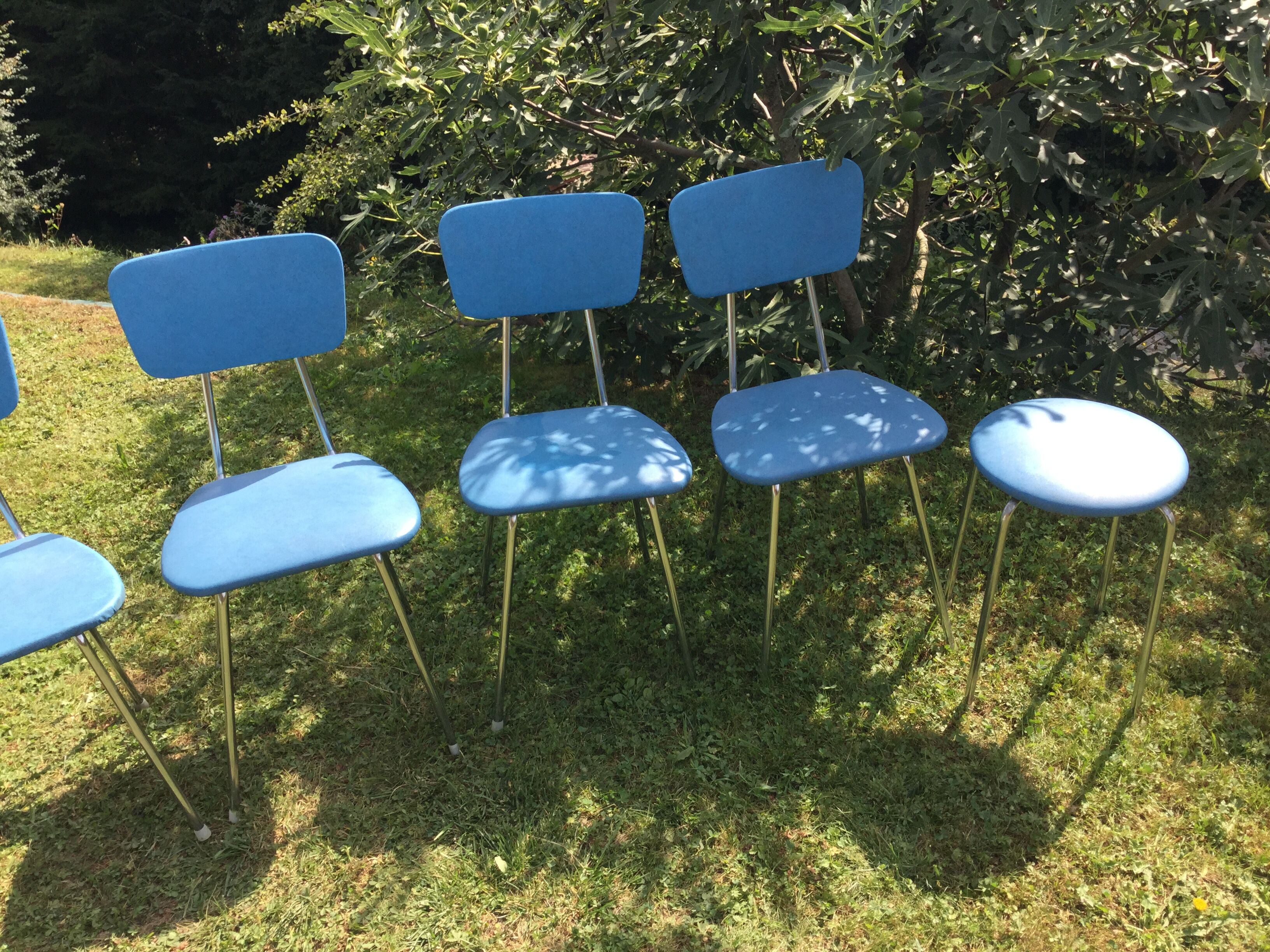 Lot of chairs and blue rockabilly stools