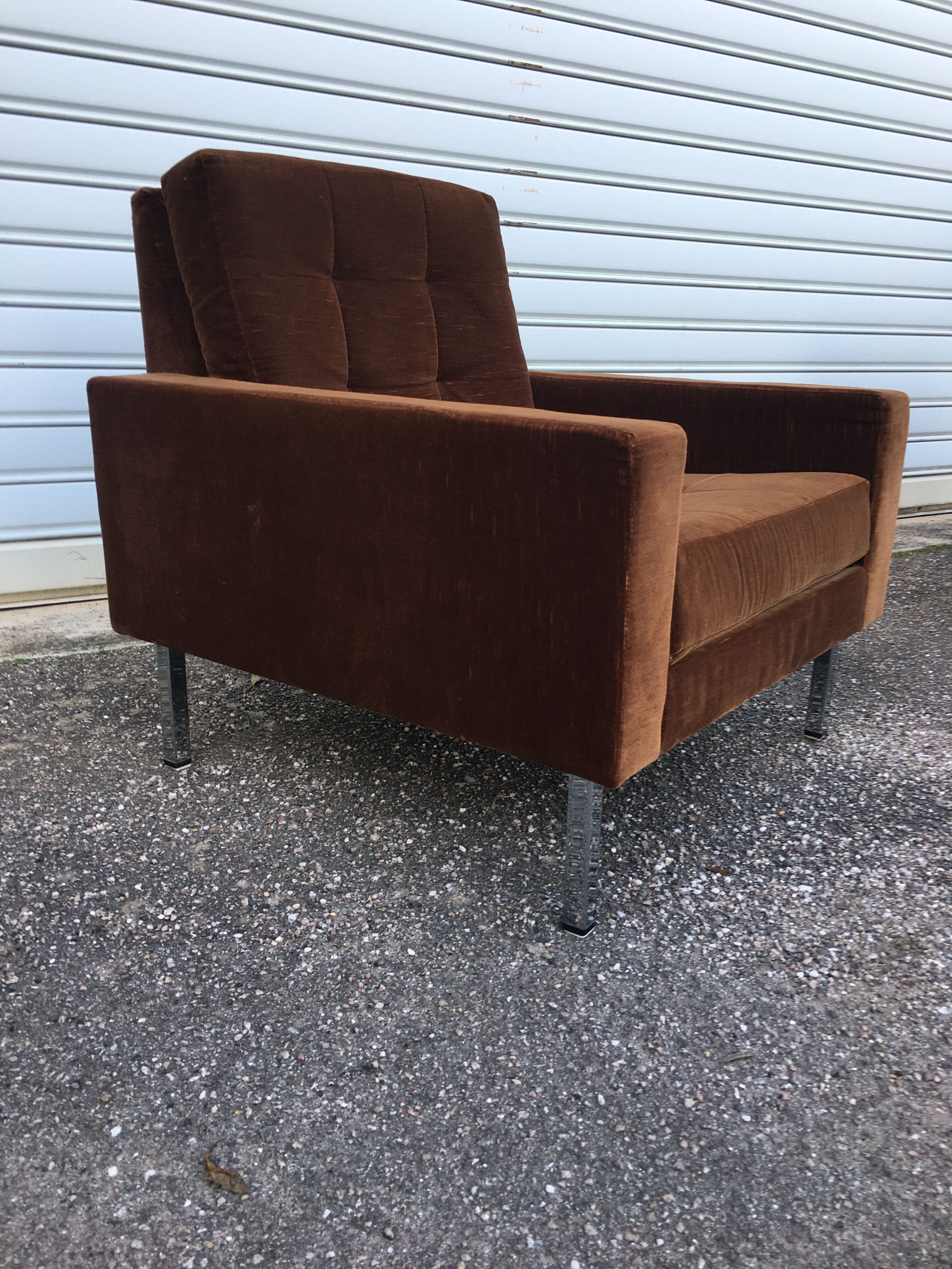 Pair of armchairs and his ottoman, circa 1970