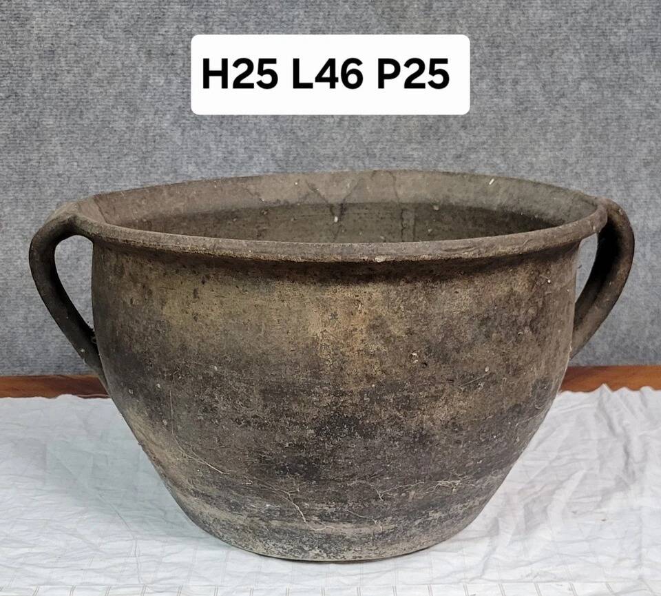 Old traditional Kabyle / Berber terracotta pottery, 16th century