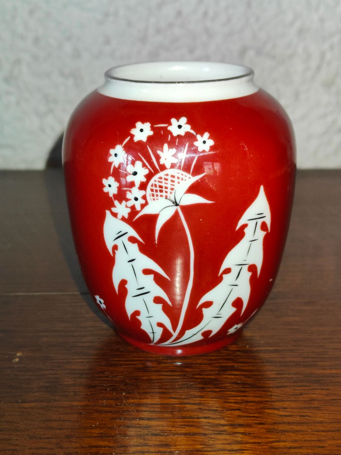 Vase spechtsbrunn handgemalt in German porcelain with floral decoration